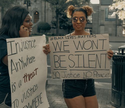 Picture of Black Lives Matter protesters by Clay Banks.