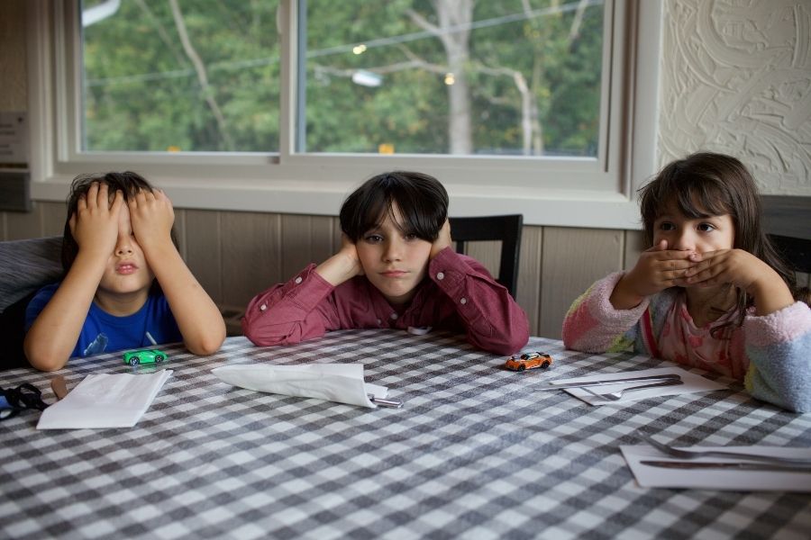 Kids at table from unsplash by keren fedida